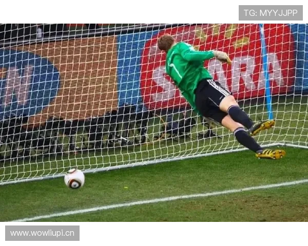 苏亚雷斯撕裂英超顶级防线的战术解析