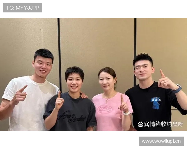 黄东萍训练完直接拎爱马仕去吃宵夜？
